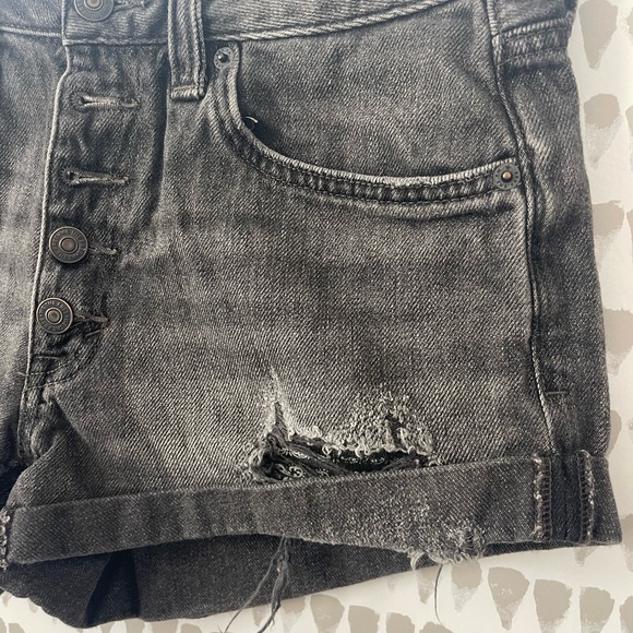 Free People - Romeo Rolled Cut Off Shorts - size 27 - Picture 4 of 7